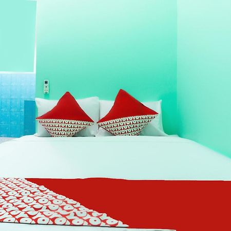 Oyo 3095 Semarapura Homestay Makassar Buitenkant foto