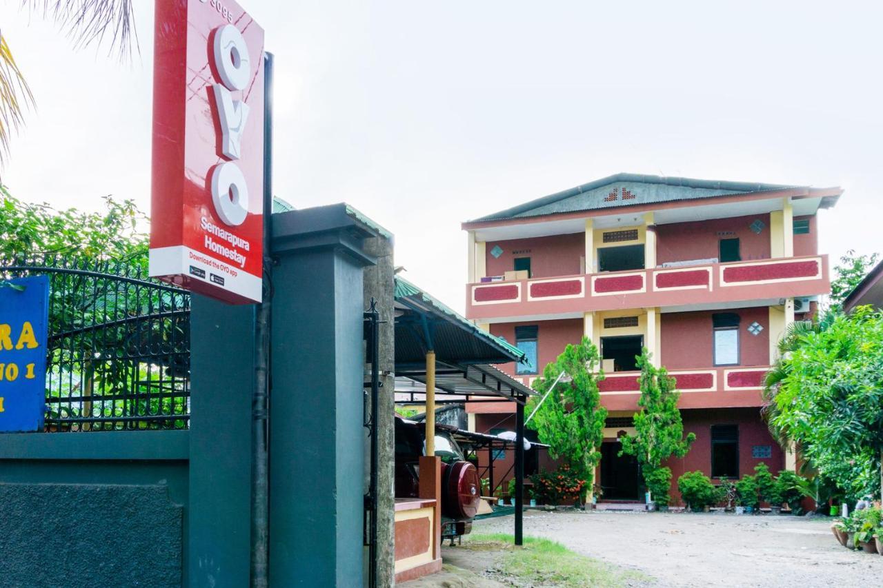 Oyo 3095 Semarapura Homestay Makassar Buitenkant foto