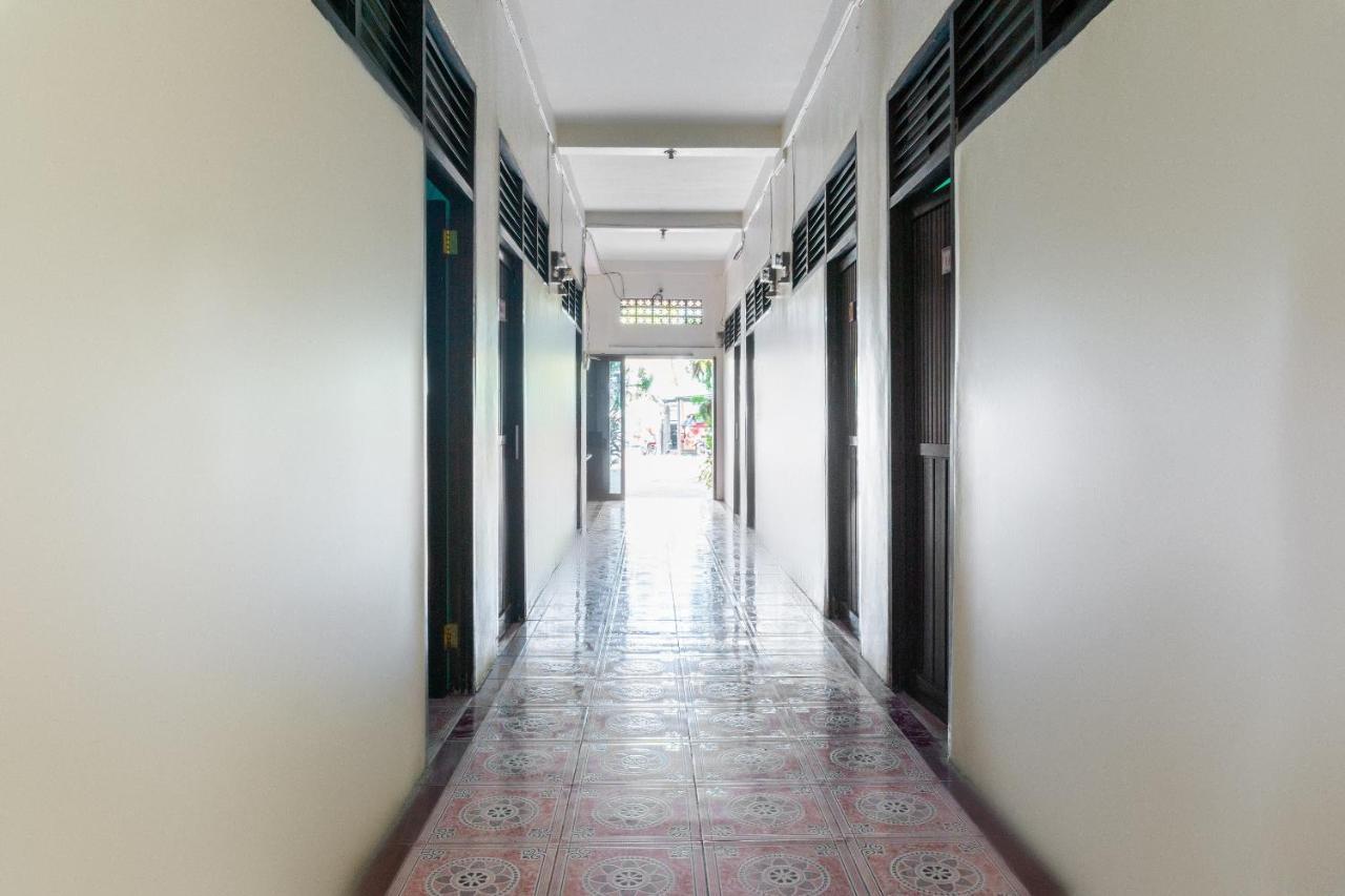 Oyo 3095 Semarapura Homestay Makassar Buitenkant foto