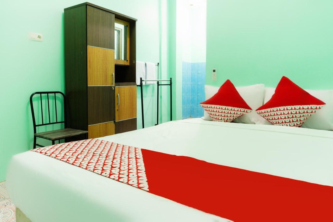 Oyo 3095 Semarapura Homestay Makassar Buitenkant foto
