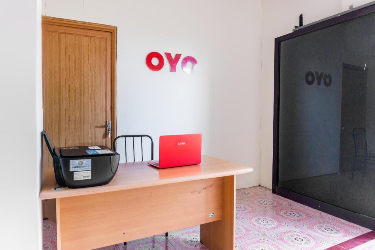Oyo 3095 Semarapura Homestay Makassar Buitenkant foto