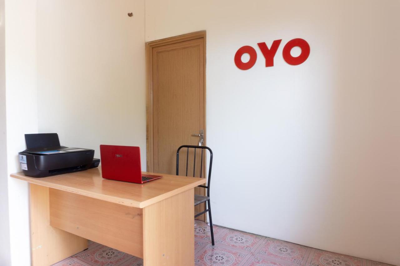 Oyo 3095 Semarapura Homestay Makassar Buitenkant foto
