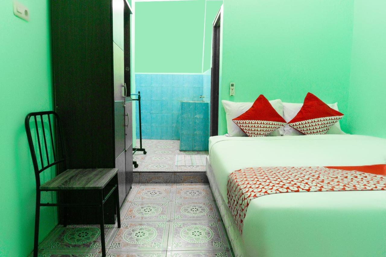 Oyo 3095 Semarapura Homestay Makassar Buitenkant foto