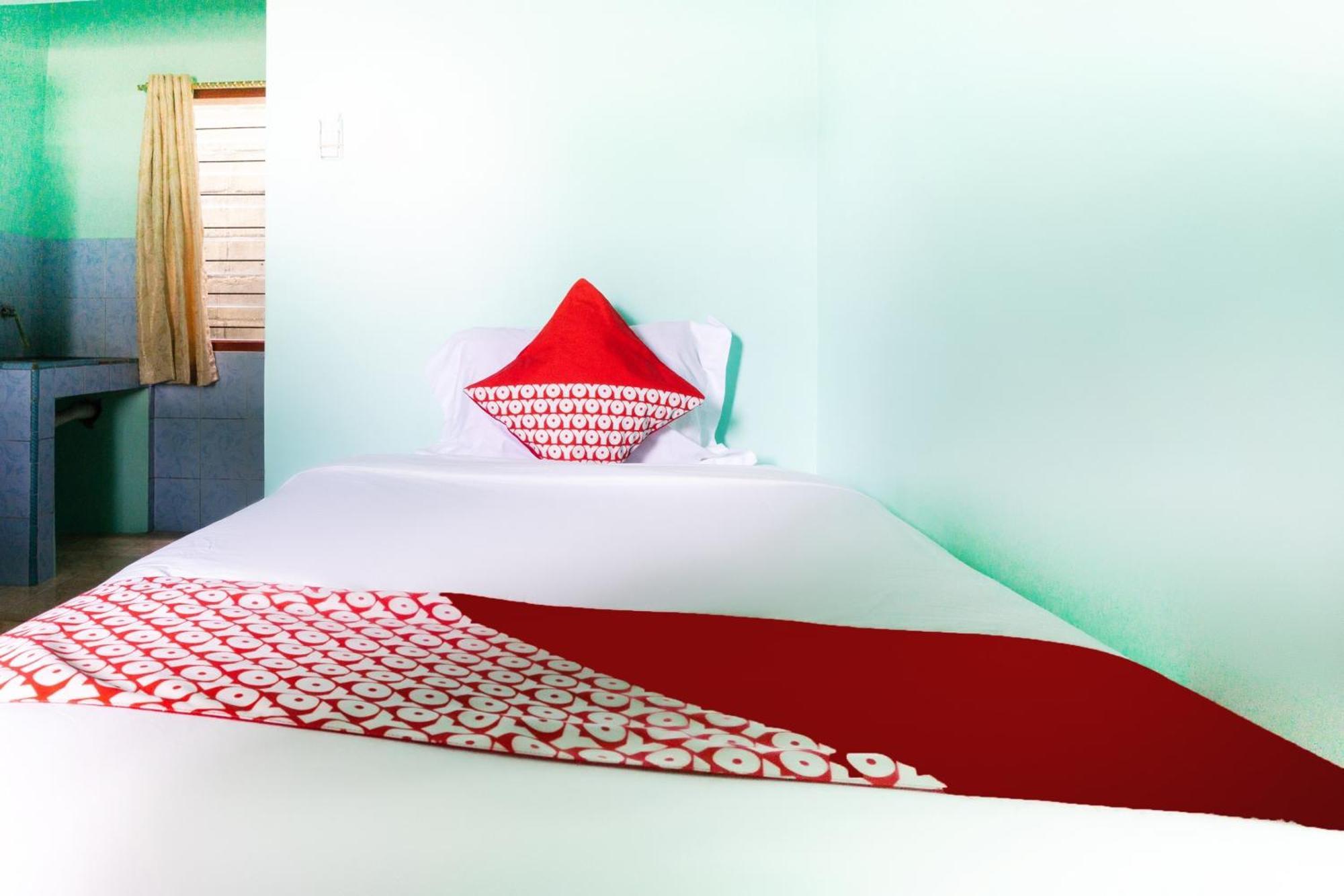 Oyo 3095 Semarapura Homestay Makassar Buitenkant foto