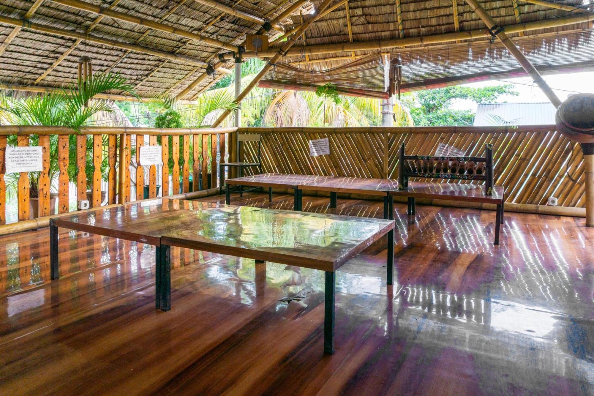 Oyo 3095 Semarapura Homestay Makassar Buitenkant foto